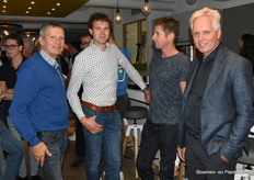 Thijs van Giezen samen met Koen Kreling van Diamond Flowers, Michel Grootscholten van kwekerij MG Grand en Aad Vreugdenhil van kwekerij Vreugdenberg / SV.CO.